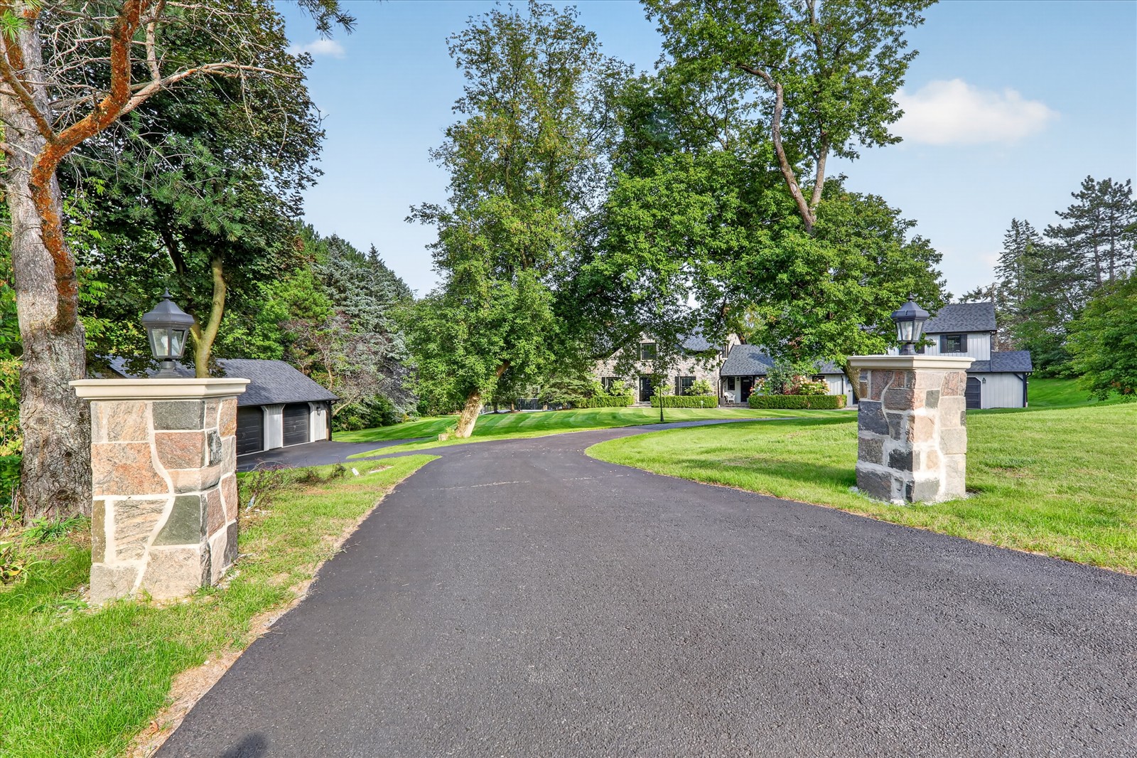 1 Island Lake Dr, Whitchurch-Stouffville, ON