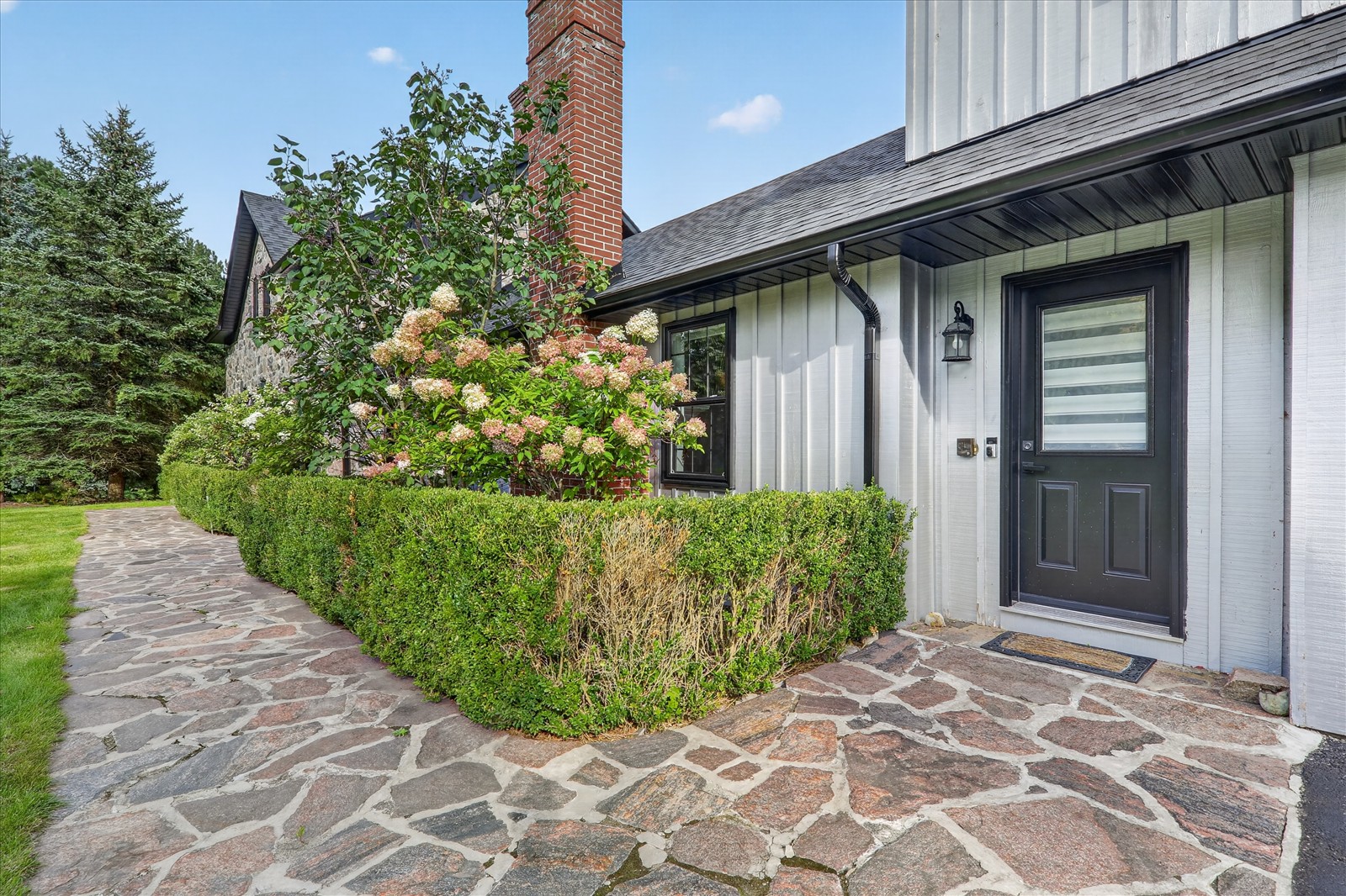 1 Island Lake Dr, Whitchurch-Stouffville, ON