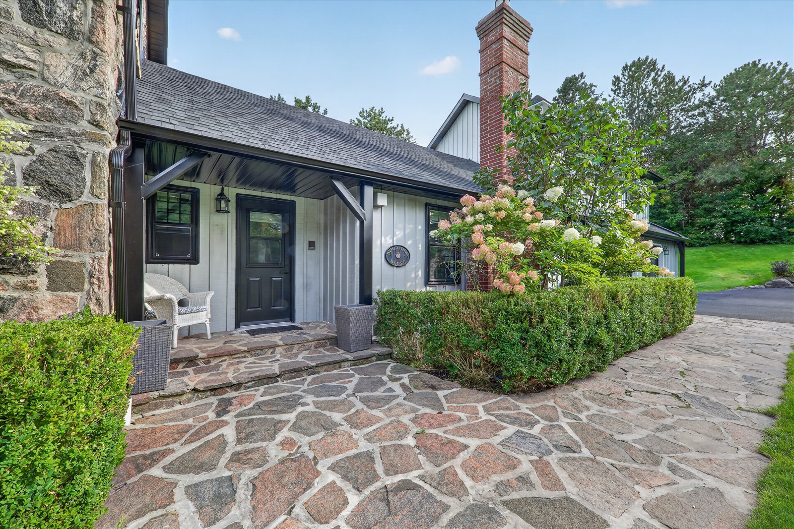 1 Island Lake Dr, Whitchurch-Stouffville, ON