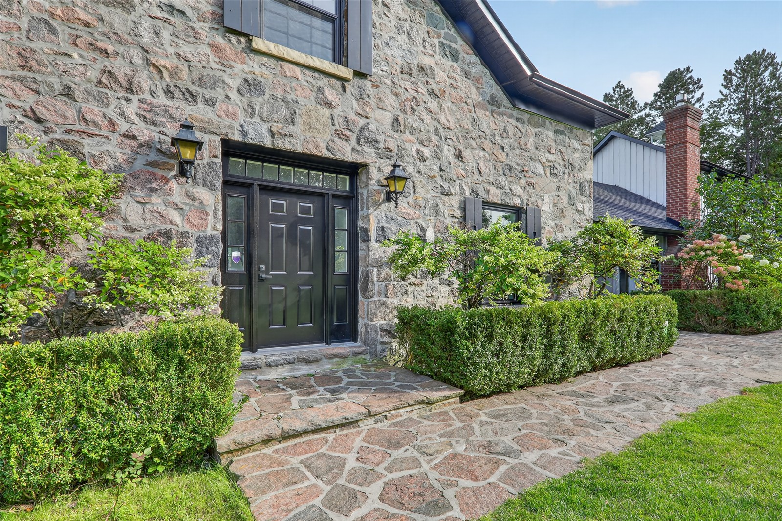 1 Island Lake Dr, Whitchurch-Stouffville, ON