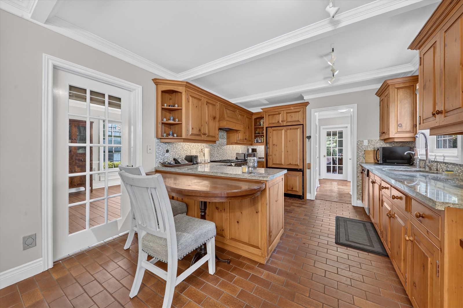 1 Island Lake Dr, Whitchurch-Stouffville, ON
