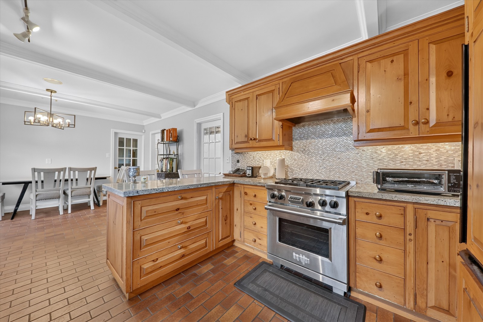 1 Island Lake Dr, Whitchurch-Stouffville, ON