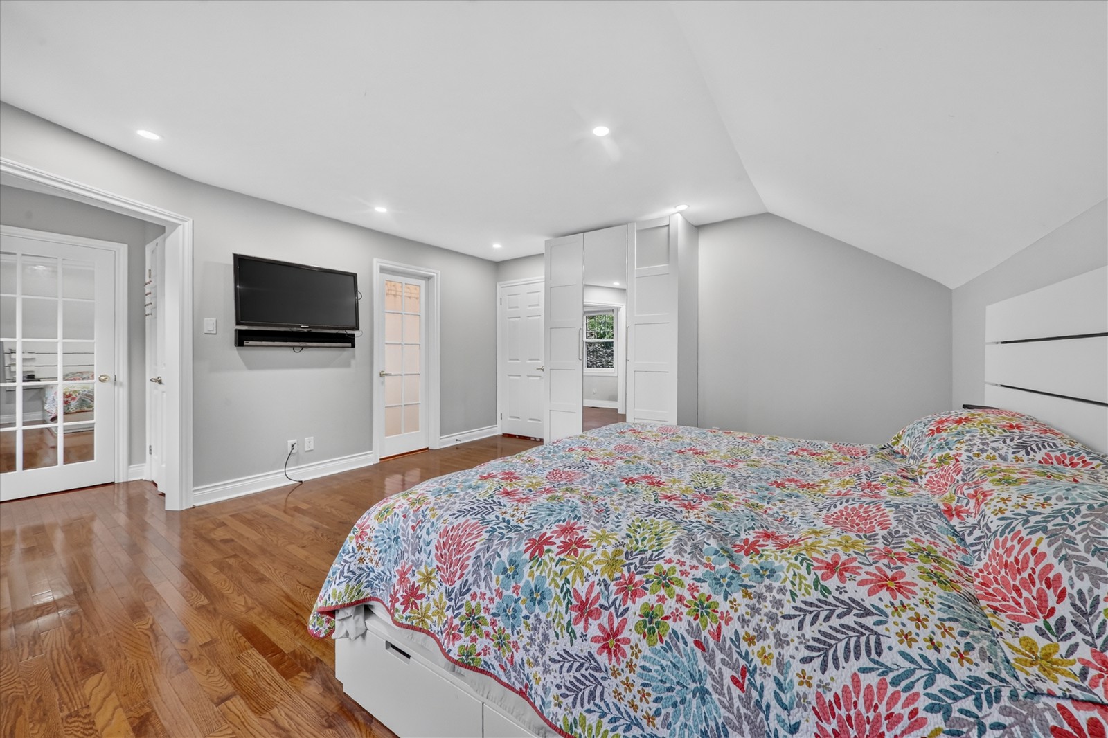 1 Island Lake Dr, Whitchurch-Stouffville, ON