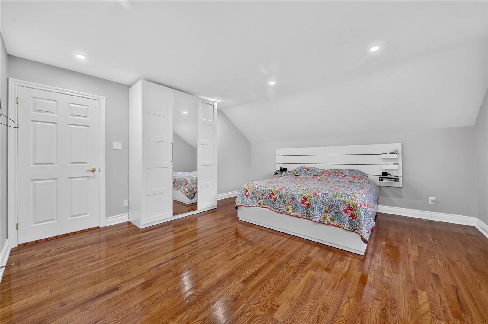 1 Island Lake Dr, Whitchurch-Stouffville, ON