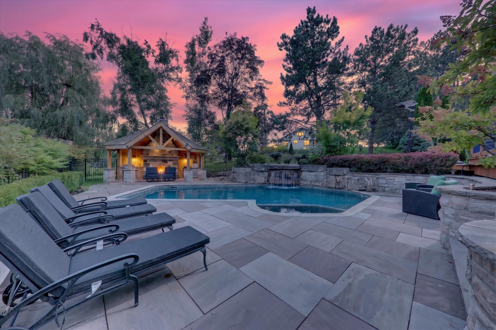 1 Island Lake Dr, Whitchurch-Stouffville, ON