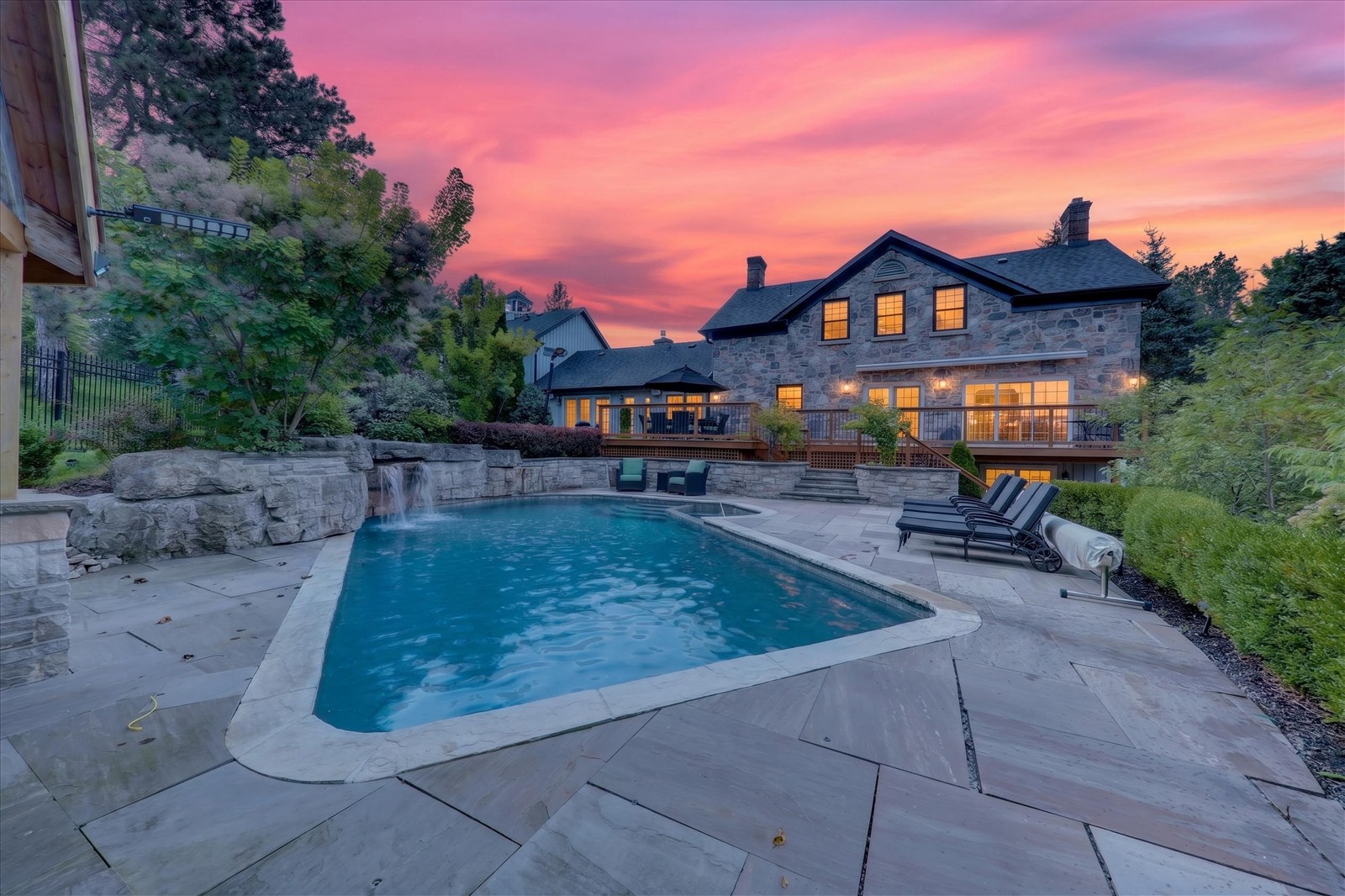 1 Island Lake Dr, Whitchurch-Stouffville, ON