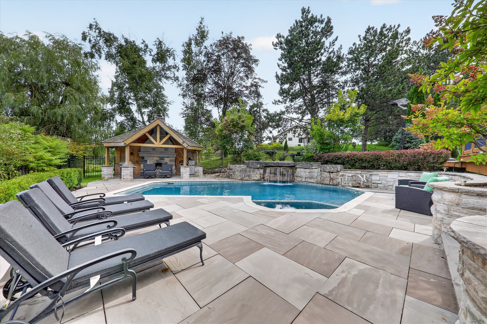 1 Island Lake Dr, Whitchurch-Stouffville, ON