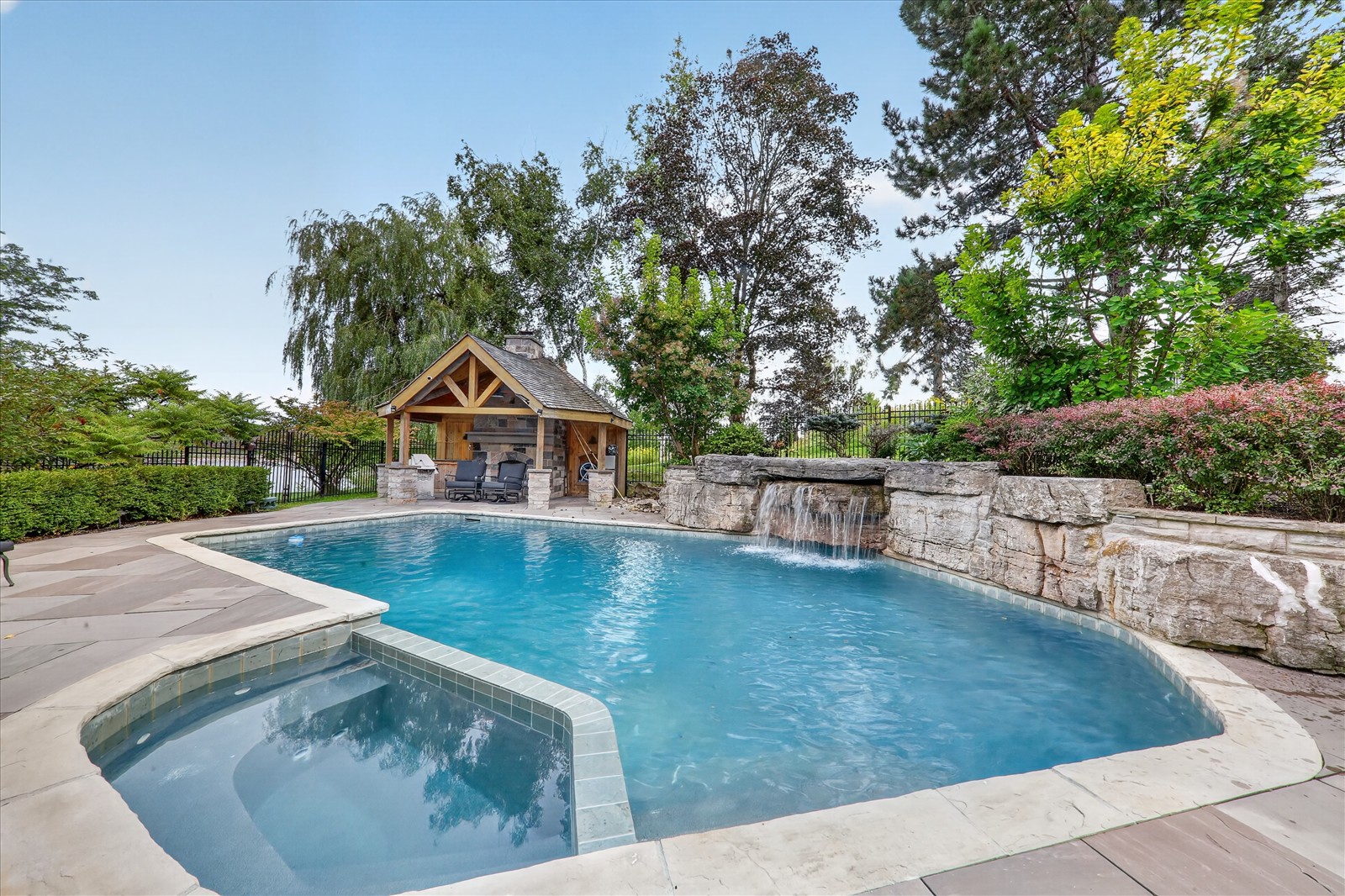 1 Island Lake Dr, Whitchurch-Stouffville, ON