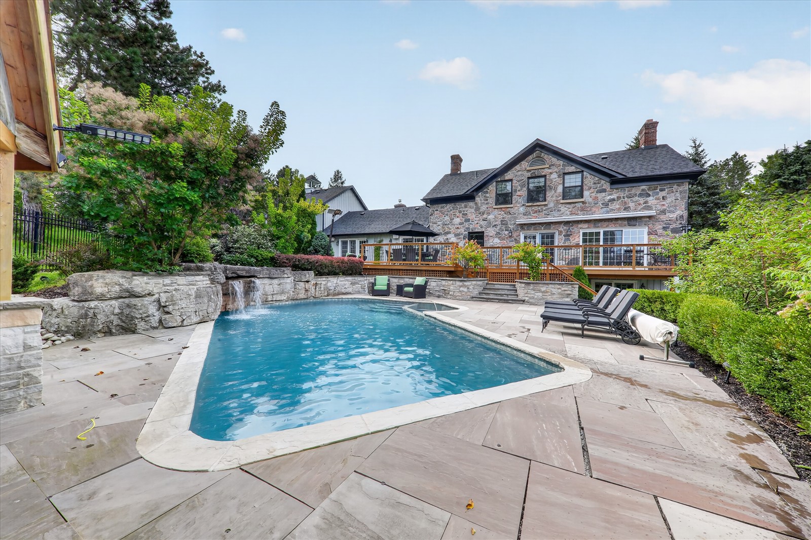 1 Island Lake Dr, Whitchurch-Stouffville, ON