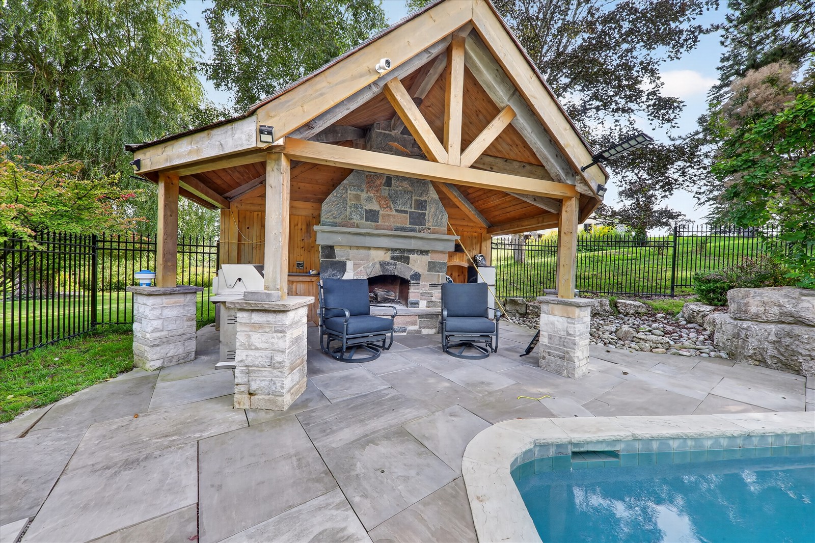1 Island Lake Dr, Whitchurch-Stouffville, ON